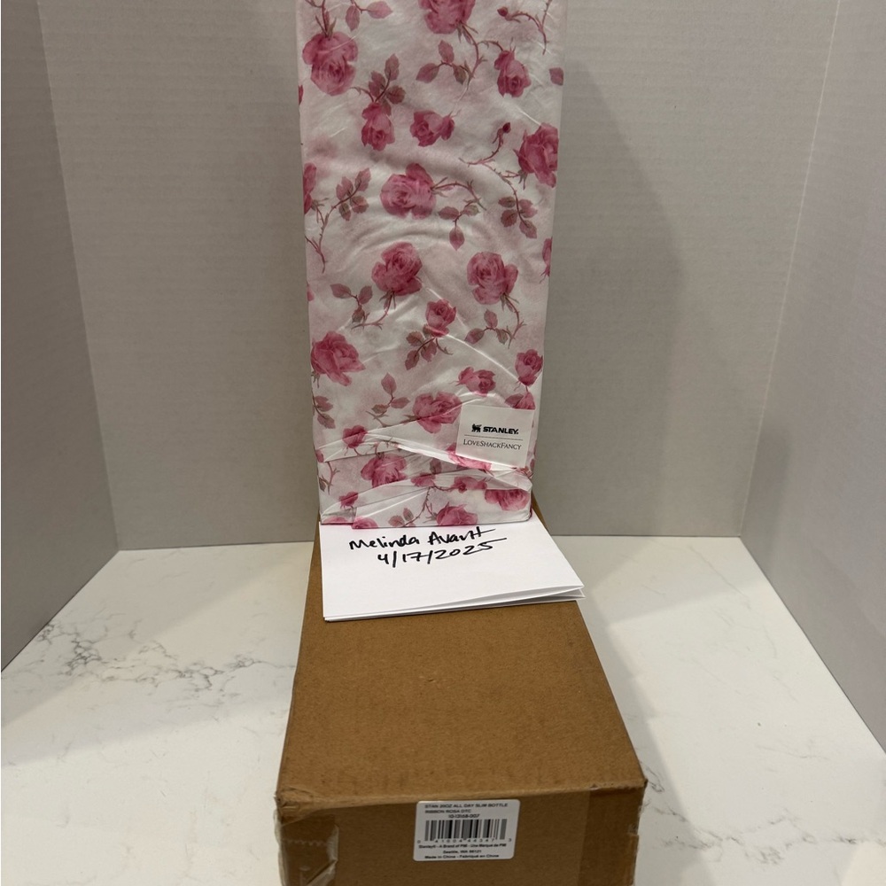 BNIB LoveShackFancy Ribbon Rosa 20oz Slim bottle